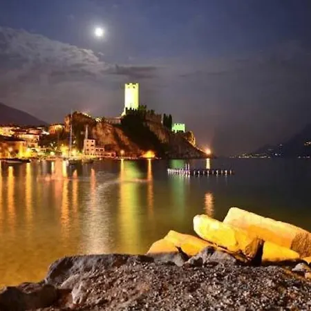 Manga Rosa Apartamento Malcesine